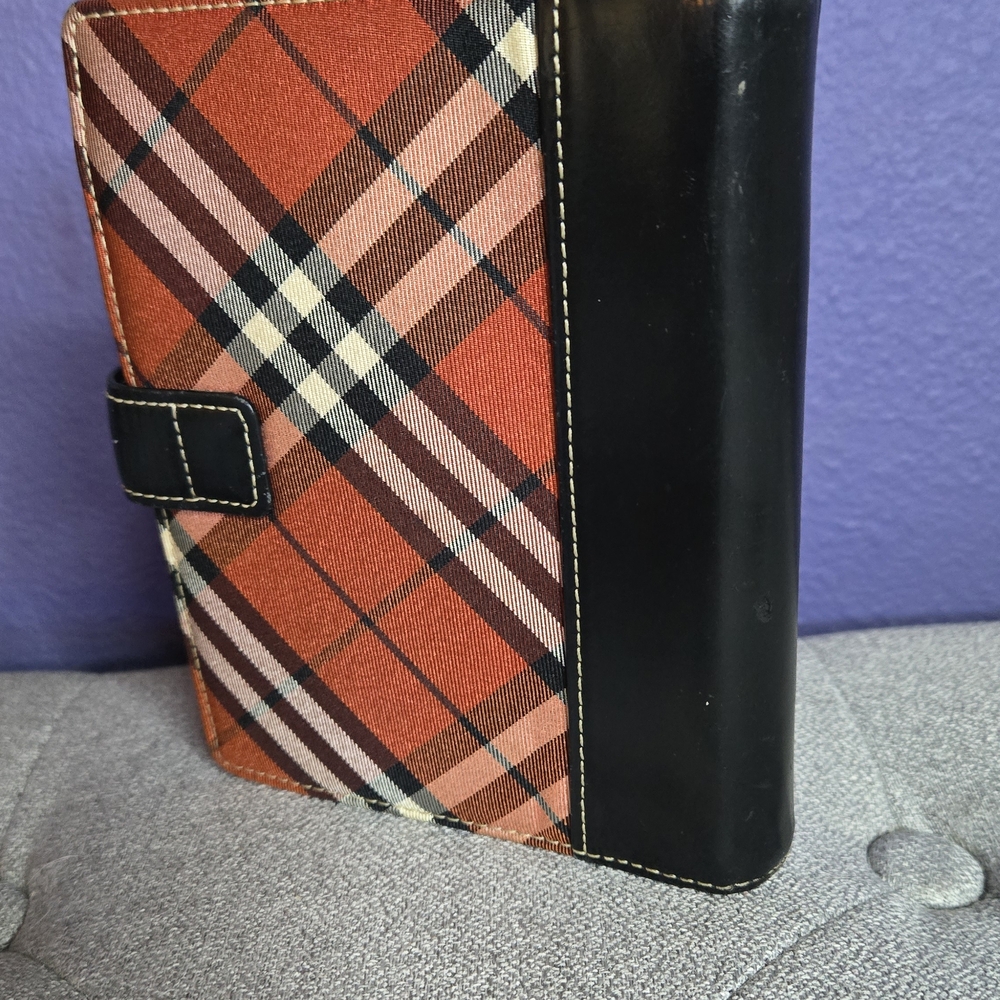 Burberry Black Leather Cover - Picture 3 of 7